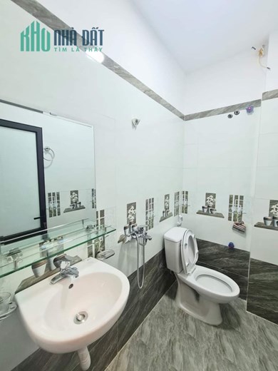 BÁN NHÀ MINH KHAI, HAI BÀ TRƯNG MỚI Ở NGAY 50M RA PHỐ 38M2*5 TẦNG ĐI ĐÂU CŨNG TIỆN 4.35 TỈ CÓ