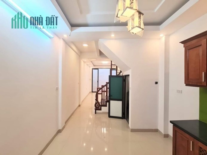 BÁN NHÀ MINH KHAI, HAI BÀ TRƯNG MỚI Ở NGAY 50M RA PHỐ 38M2*5 TẦNG ĐI ĐÂU CŨNG TIỆN 4.35 TỈ CÓ