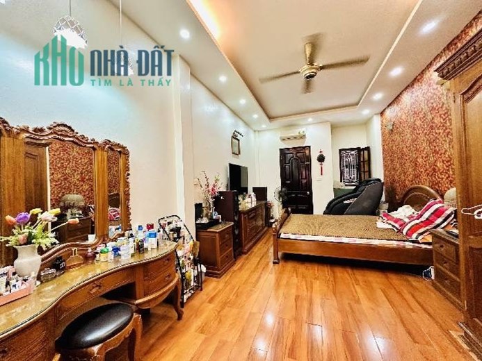 Bán nhà Dân xây Trần Tử Bình- Cầu Giấy- Ô tô- KD - VP - Vỉa Hè DT 52m-4T-MT4m