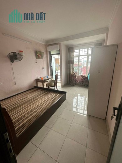 Bán nhà Lĩnh Nam, Hoàng Mai, ngách 3 gác, ngõ ô tô, trường chợ đều gần, chỉ có 2 tỷ 800