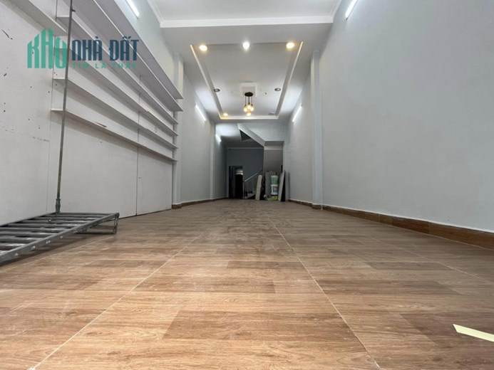 MẶT TIỀN KINH DOANH ĐẮC ĐỊA, SẦM UẤT - VỊ TRÍ CỰC ĐẸP - CÓ LỀ ĐƯỜNG RỘNG - NHÀ 3 TẦNG BTCT