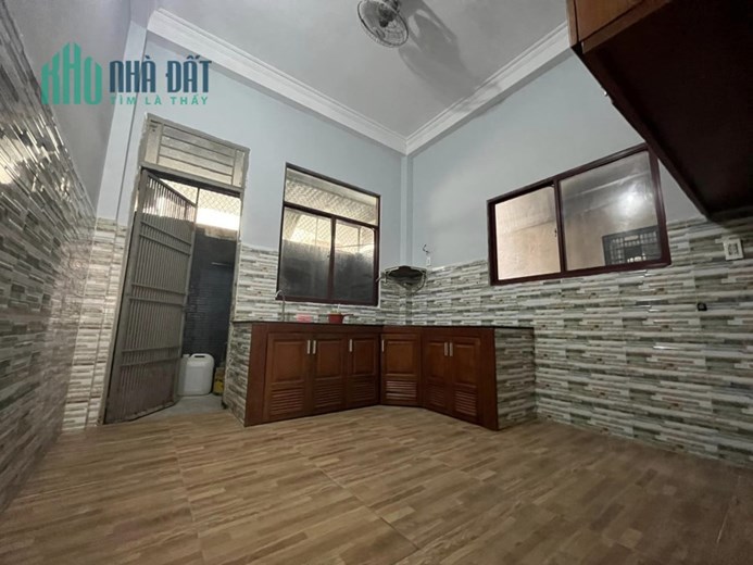 MẶT TIỀN KINH DOANH ĐẮC ĐỊA, SẦM UẤT - VỊ TRÍ CỰC ĐẸP - CÓ LỀ ĐƯỜNG RỘNG - NHÀ 3 TẦNG BTCT