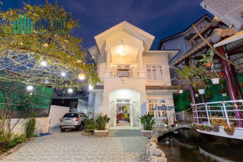 CHO THUÊ VILLA SÂN VƯỜN - SÂN ĐẬU OTO - Hùng Vương - P9 Đà Lạt