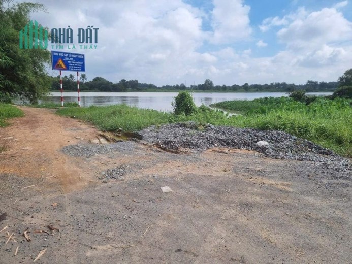 BÁN ĐẤT MĂT TIỀN VEN SÔNG- TIỆN XÂY NHÀ Ở NGHĨ DƯỠNG- THOÁNG MÁT-DT 15X22- GIÁ CHỈ 2,2TY.TL