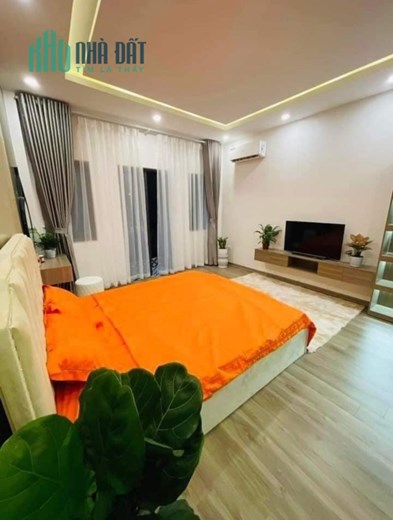 bán nhà xuân thủy, 40mn, 5 tầng, 4 phòng ngủ, full nội thất, cách phố 20m, giá nhỉnh 4 tỷ