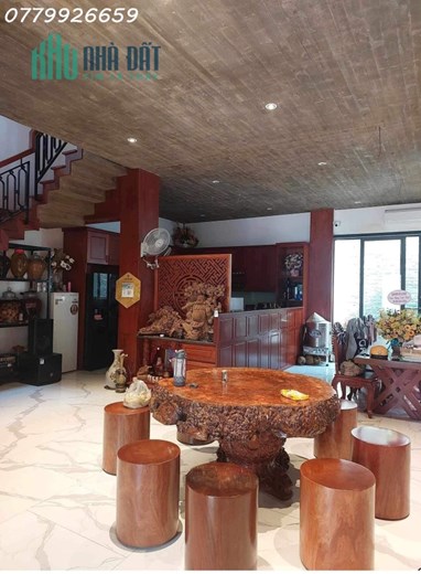 BIỆT THỰ CĂN GÓC ỐP GỖ ĐỎ FULL NHÀ . 2 MẶT TIỀN 8M VÀ 12M .