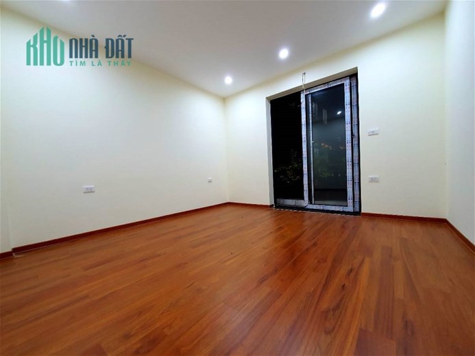 Bán Nhà Trung Tâm Cầu Giấy. 40m Xây 5 Tầng Nhỉnh 10 Tỷ. Cam Kết Ảnh Thật Mô Tả Chính Xác. Chủ Muốn