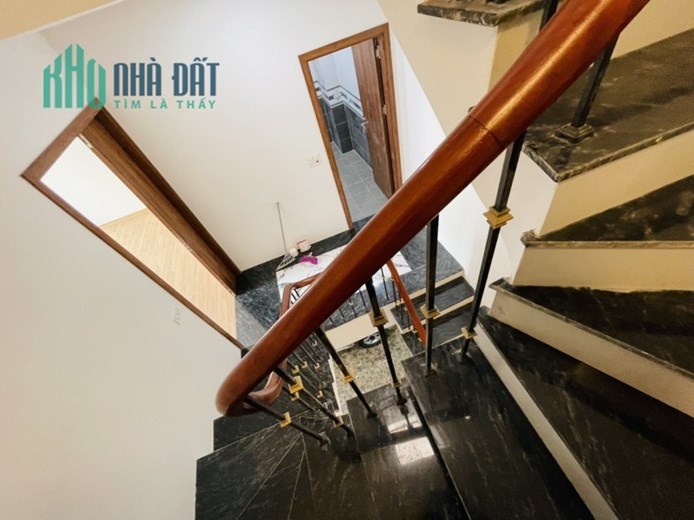 Nhà mới Lệ Mật, Việt Hưng, xây đẹp, ngõ nông rộng oto vào thoáng 30m2x 5t, 3 tỷ 8