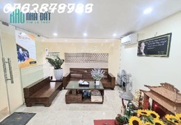 Không nhanh là hết: nhà cầu bươu ô tô tải chạy vèo gần trục chính đường to 32m2 5 tầng