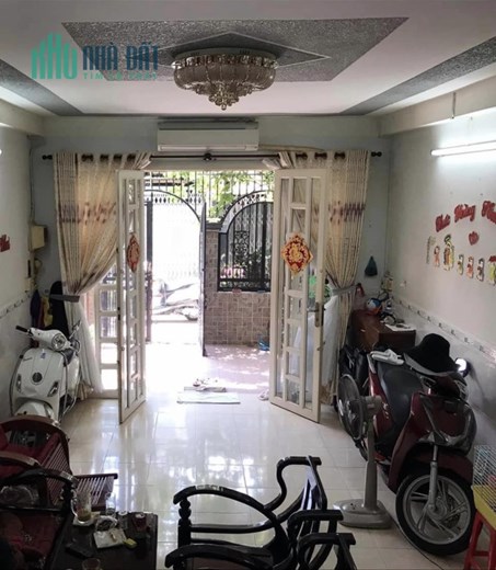 Bán nhà 3 Tầng Quận 8, Hẻm xe hơi tận cửa, có sân riêng để xe trong nhà