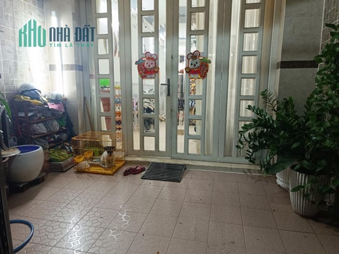 Bán nhà 3 Tầng Quận 8, Hẻm xe hơi tận cửa, có sân riêng để xe trong nhà