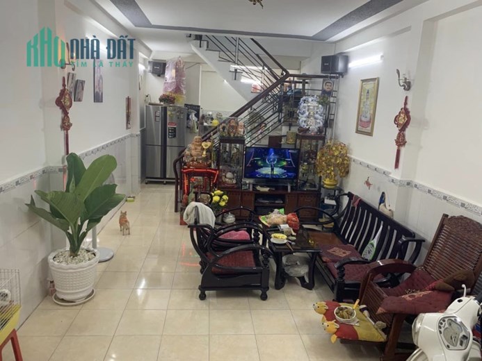 Bán nhà 3 Tầng Quận 8, Hẻm xe hơi tận cửa, có sân riêng để xe trong nhà