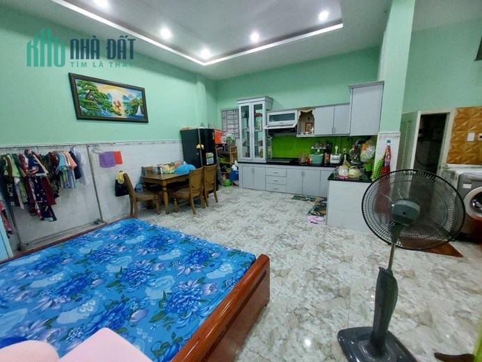 Nhà 2 Tầng Quận 8 nở hậu gần 7m, có sân để xe, Hẻm xe hơi, Hoàn công đầy đủ