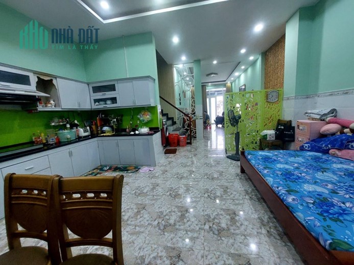 Nhà 2 Tầng Quận 8 nở hậu gần 7m, có sân để xe, Hẻm xe hơi, Hoàn công đầy đủ