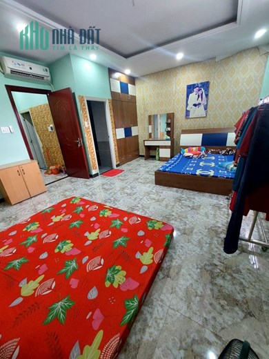 Nhà 2 Tầng Quận 8 nở hậu gần 7m, có sân để xe, Hẻm xe hơi, Hoàn công đầy đủ