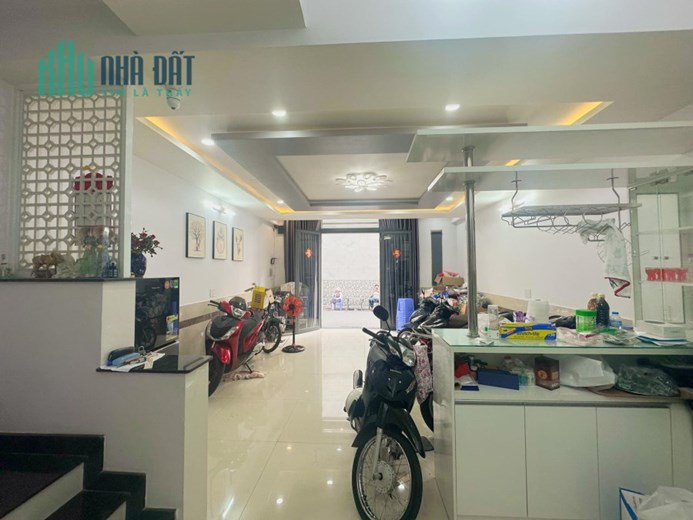 Siêu Phẩm Đẹp 5 Tầng- HXH Thông Phan Đăng Lưu- Ngang Khủng 5 X12,5m- Nở Hậu 6m- Gần Sân Bay- Chỉ