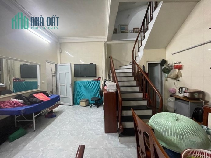 Nhà Đẹp Gia Thụy
Tạ Đông Trung 32 m 6  tầng - 3.4 tỷ