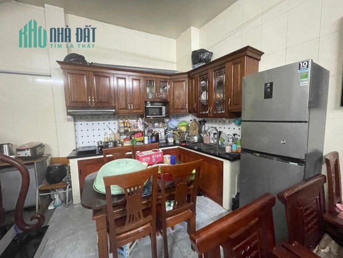 Nhà Đẹp Gia Thụy
Tạ Đông Trung 32 m 6  tầng - 3.4 tỷ