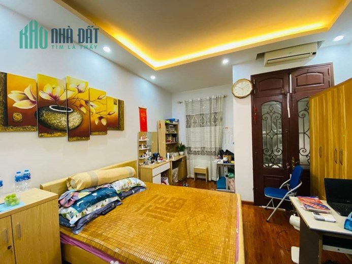 Chính chủ bán Gấp! Phân Lô Hoàng Quốc Việt, Quận Cầu Giấy,  41m x 4Tầng, Giá 10 tỷ.