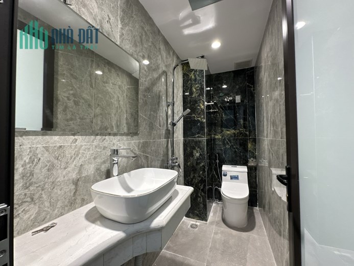 Bán căn nhà xây mới 90m2 tại 193 Văn Cao giá sốc