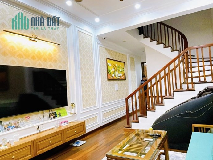 Cực Hiếm! Bán nhà Nguyễn văn cừ, vị trí vip, gần mặt phố. DT 72m2, MT 4m.Gía 9.1 tỷ