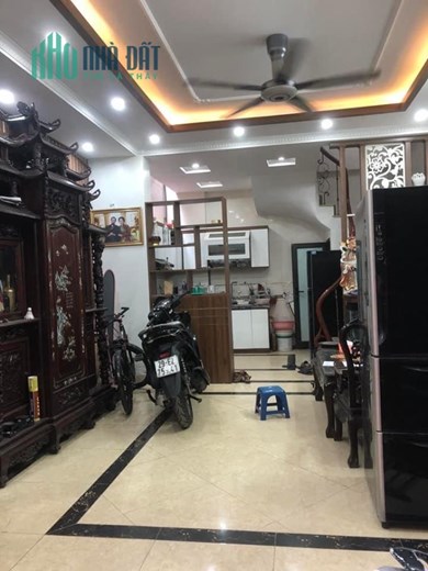 15m ra mặt phố của đống đa. Nhà mới, lô góc.5 tầng, MT 4,2m chưa đến 6 tỷ