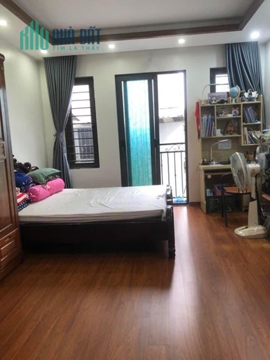 15m ra mặt phố của đống đa. Nhà mới, lô góc.5 tầng, MT 4,2m chưa đến 6 tỷ