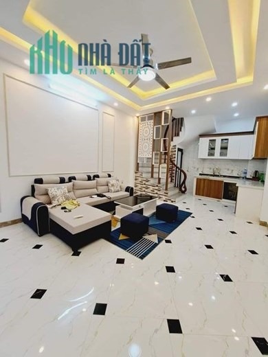Bán nhà Đông Thiên- Lĩnh Nam 5 tầng mới chào hơn 3 tỷ mặt ngõ thông