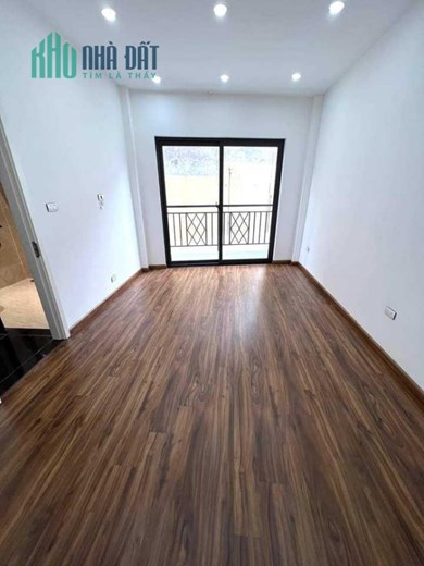 Mới phố Hoàng Hoa Thám-Ba Đình, Gần ô tô, 30m*5T, MT 4.8M