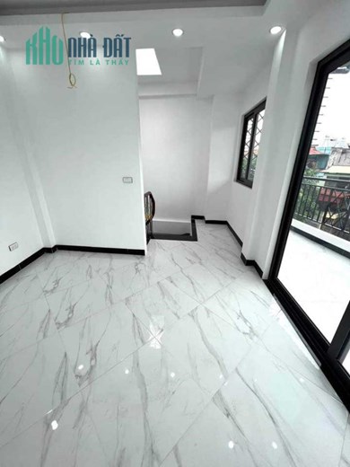 Mới phố Hoàng Hoa Thám-Ba Đình, Gần ô tô, 30m*5T, MT 4.8M