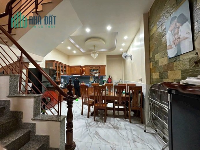 Bán Gấp Nhà 3 Tầng MT HXH Ngay Gigamall Phạm Văn Đồng Thủ Đức Chỉ 10 tỷ