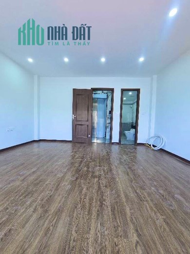 Bán nhà Lạc Long Quân. 6T THANG MÁY _ SÁT Ô TÔ _ RẤT GẦN HỒ TÂY. 37m2/6.1tỷ