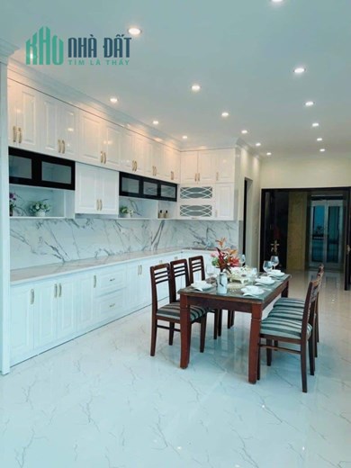 Bán nhà Lạc Long Quân. 6T THANG MÁY _ SÁT Ô TÔ _ RẤT GẦN HỒ TÂY. 37m2/6.1tỷ