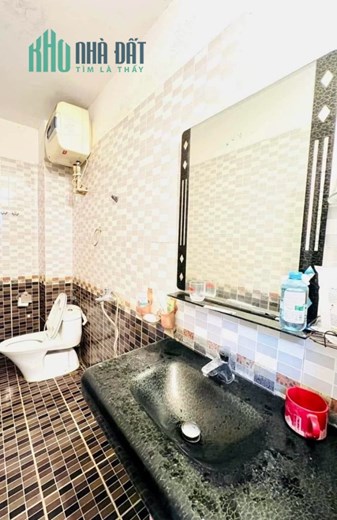 CHÍNH CHỦ BÁN NHÀ HÀO NAM CON PHỐ TO RỘNG SẦM UẤT CỦA ĐỐNG ĐA - NHIỀU TIỆN ÍCH DT 42m.  4 tầng.  MT