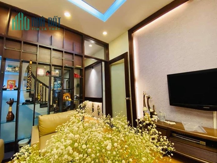 Bán Nhà Trần Quý Kiên, Thuê cực tốt, 95m giá 15.8 tỷ