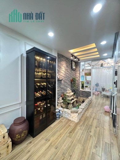 Căn Góc Nguyễn Khánh Toàn, Cầu Giấy, Nội Thất Mới, 75,5m giá 10,5 tỷ