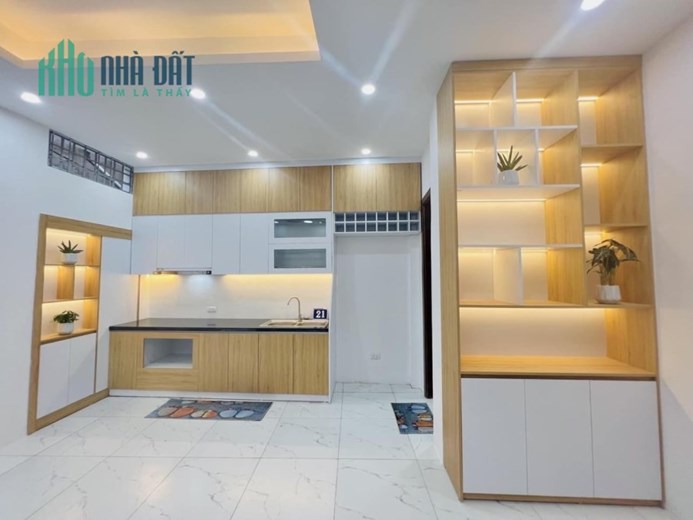 Bán Nhà Nguyễn Khánh Toàn, Nội Thất Mới, 70,5m giá 10,7 tỷ