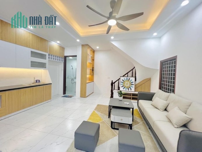 Bán Nhà Nguyễn Khánh Toàn, Nội Thất Mới, 70,5m giá 10,7 tỷ
