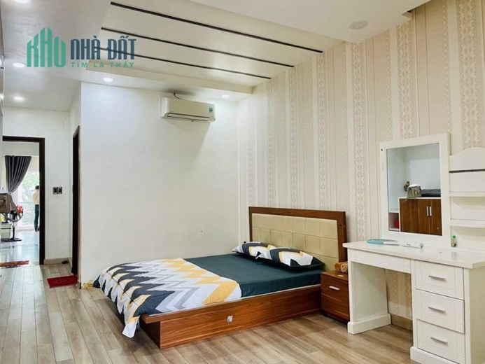 Bán Nhà HXH Thông Lạc Long Quân, Ngay CV Đầm Sen, Quận 11, 5 Tầng Mới, Nhỉnh 9 Tỷ TL.