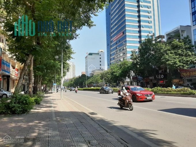 Bán gấp nhà DT cực rộng MP Nguyễn Văn Cừ!,KD đỉnh,180M,MT 4.5M,giá đầu tư hơn 20 tỷ