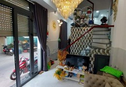 NHÀ GÓC 2 MẶT Ở NGAY HẼM VỊ TRÍ KINH DOANH SUNG QUẬN 4 HẼM XE HƠI ĐỔ CỬA CHỈ 4 TỶ HƠN