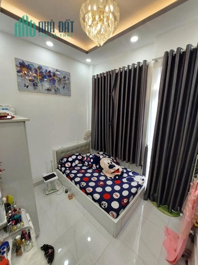 NHÀ GÓC 2 MẶT Ở NGAY HẼM VỊ TRÍ KINH DOANH SUNG QUẬN 4 HẼM XE HƠI ĐỔ CỬA CHỈ 4 TỶ HƠN