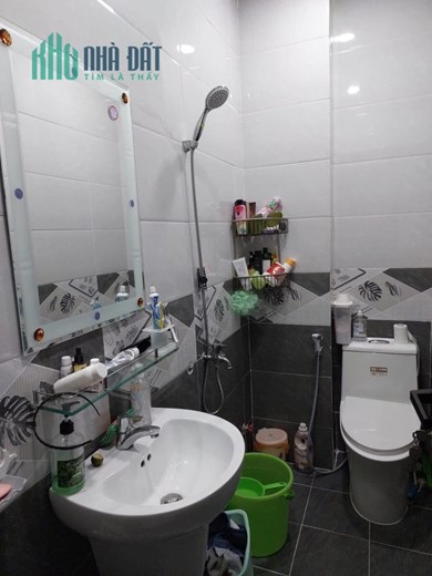 NHÀ GÓC 2 MẶT Ở NGAY HẼM VỊ TRÍ KINH DOANH SUNG QUẬN 4 HẼM XE HƠI ĐỔ CỬA CHỈ 4 TỶ HƠN