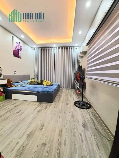 Bán Nhà Phường Bồ Đề, Gần Hồ,  Ôtô Đổ Cổng, 33m2, 5 Tầng, Nhỉnh 4 Tỷ.