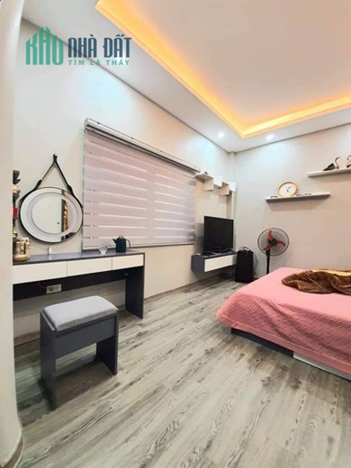 Bán Nhà Phường Bồ Đề, Gần Hồ,  Ôtô Đổ Cổng, 33m2, 5 Tầng, Nhỉnh 4 Tỷ.