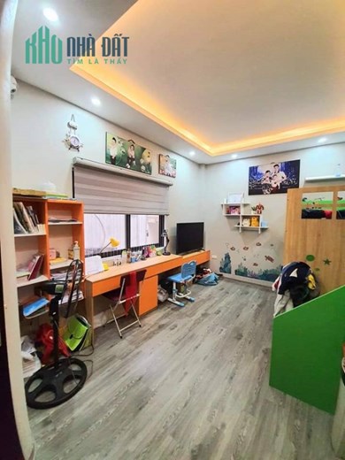 Bán Nhà Phường Bồ Đề, Gần Hồ,  Ôtô Đổ Cổng, 33m2, 5 Tầng, Nhỉnh 4 Tỷ.
