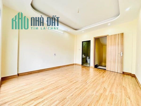 Bán nhà Lĩnh Nam 34m 5 tâng xây đẹp đón tết chào 3 tỷ hơn
