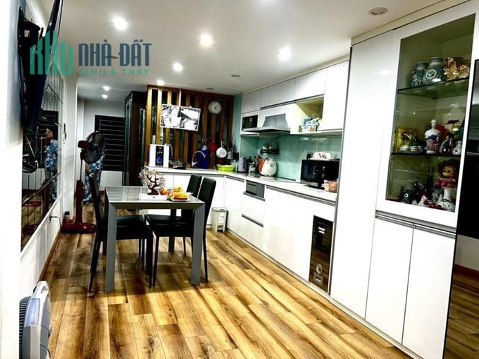 Phân lô Vip Trần Quý kiên  60m - 12 tỷ , vỉa hè to