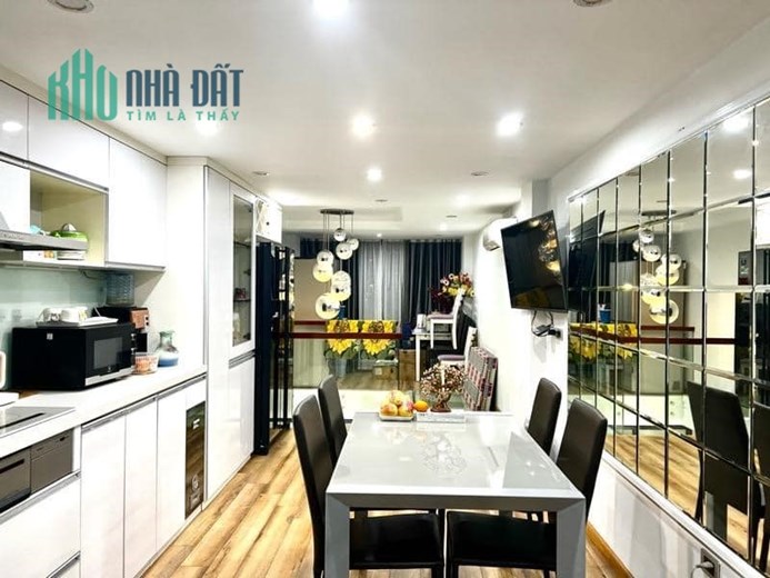 Phân lô Vip Trần Quý kiên  60m - 12 tỷ , vỉa hè to