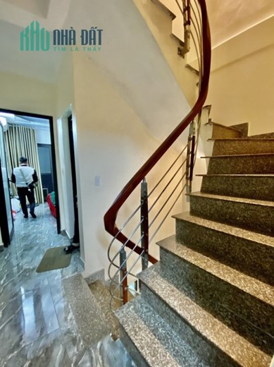 Bán nhà đẹp ở ngay Hào Nam 36m2 x 5 tầng, 2 thoáng, nhỉnh 5 tỷ